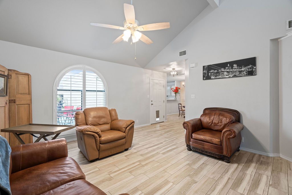 114 Pebble Creek Dr Property Photo 8