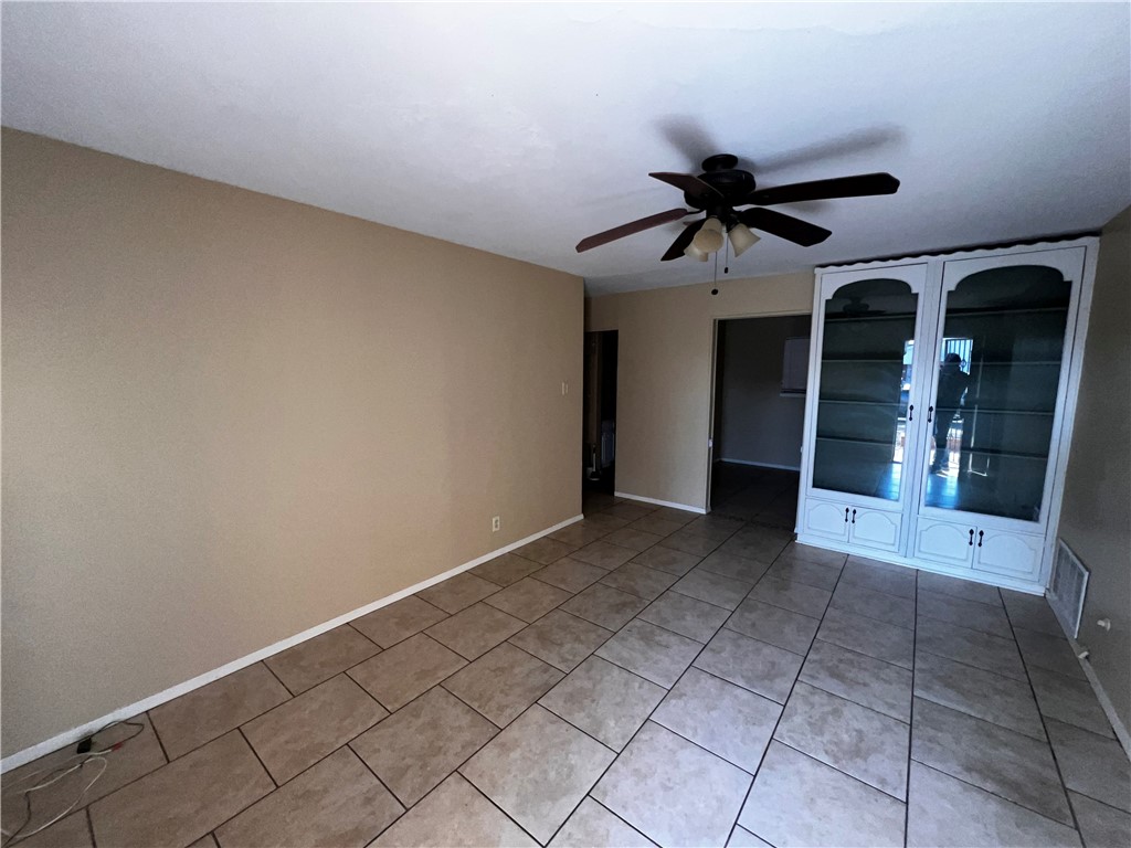 1325 Prince Dr Property Photo 2