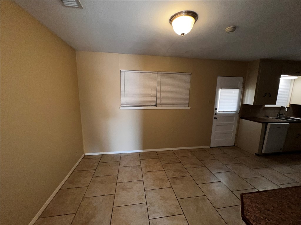 1325 Prince Dr Property Photo 8