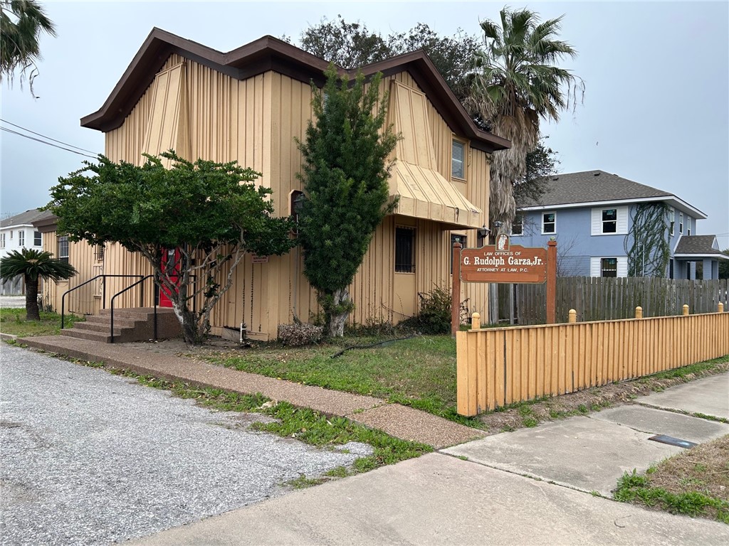 518 & 514 Tancahua St Property Photo 2