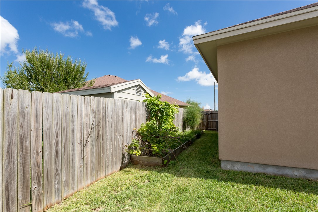 5701 Loire Blvd Property Photo 31