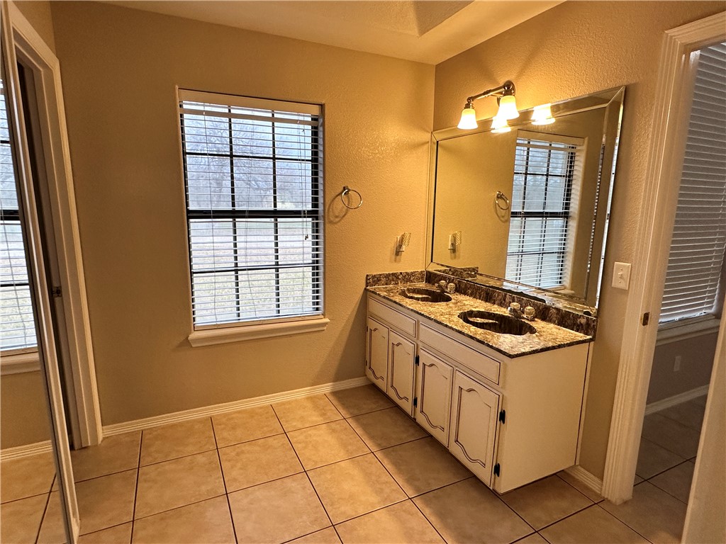 240 County Road 2112 Property Photo 17