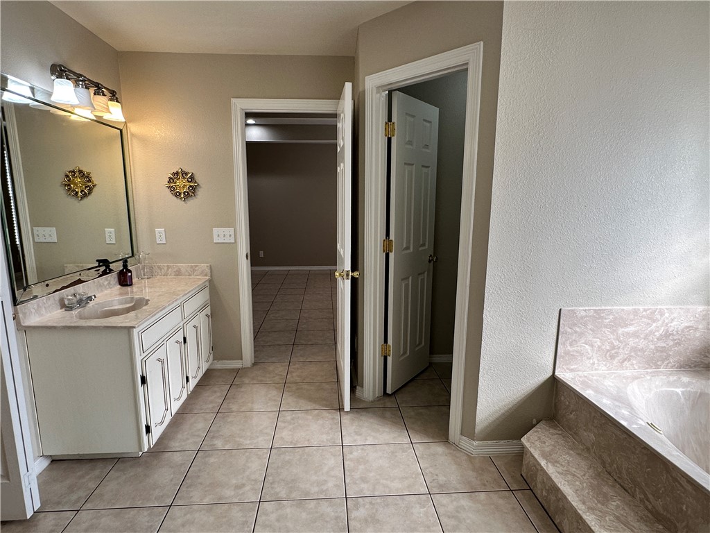 240 County Road 2112 Property Photo 23