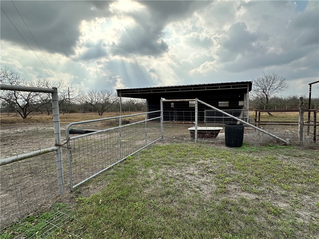 240 County Road 2112 Property Photo 33