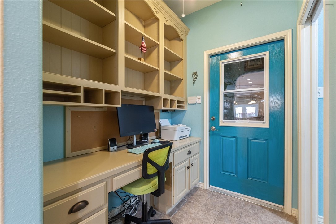 15926 El Soccorro Loop Property Photo 17