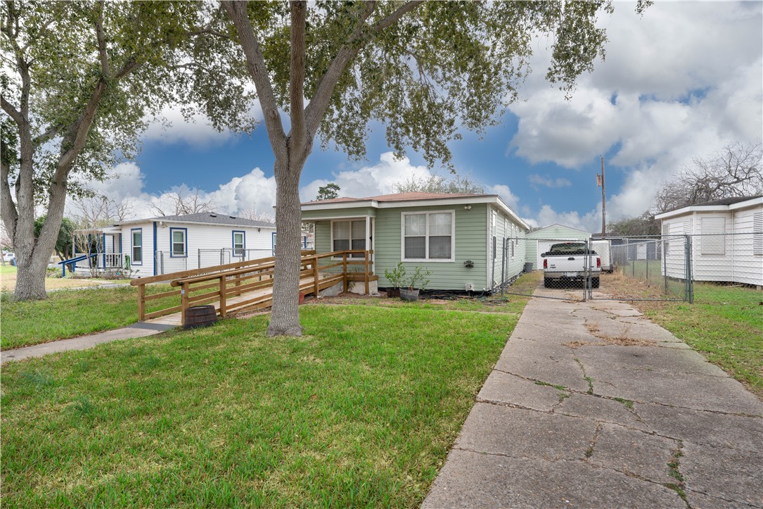 3953 Naples St Property Photo 3