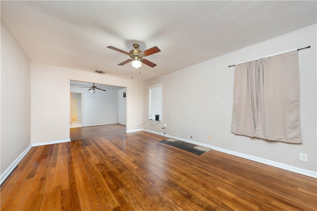 3953 Naples St Property Photo 6