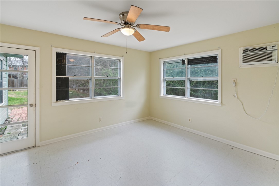 322 Del Mar Blvd Property Photo 12