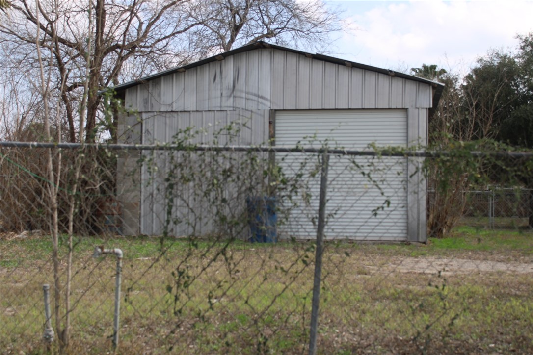 817 S State Highway 359 S Property Photo 3