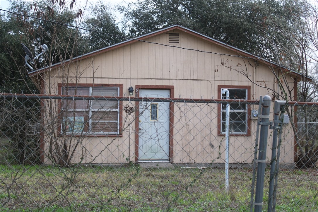 817 S State Highway 359 S Property Photo 4