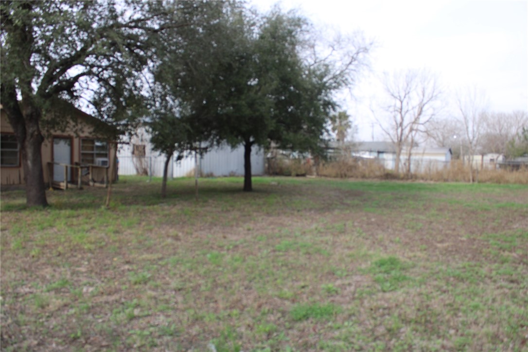 817 S State Highway 359 S Property Photo 13