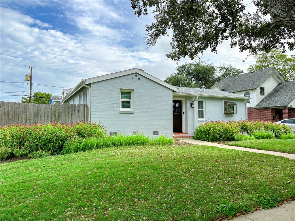 401 Southern St Property Photo 5