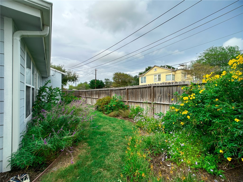 401 Southern St Property Photo 8