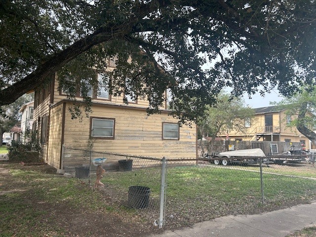 704 W Richard Ave Property Photo 3