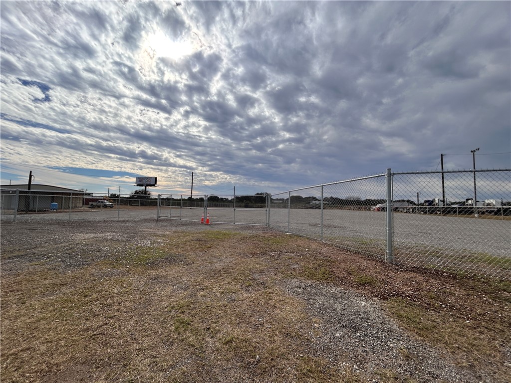 2413 N Airport Road Property Photo 1