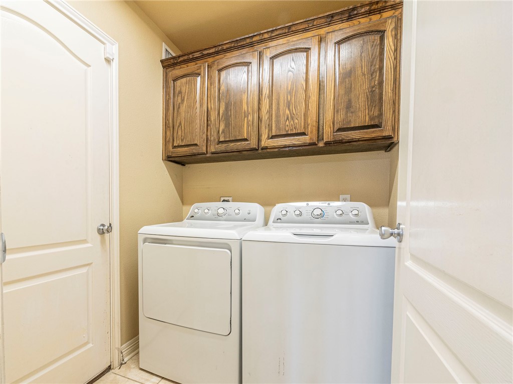 8209 Rock Crest Dr Property Photo 5
