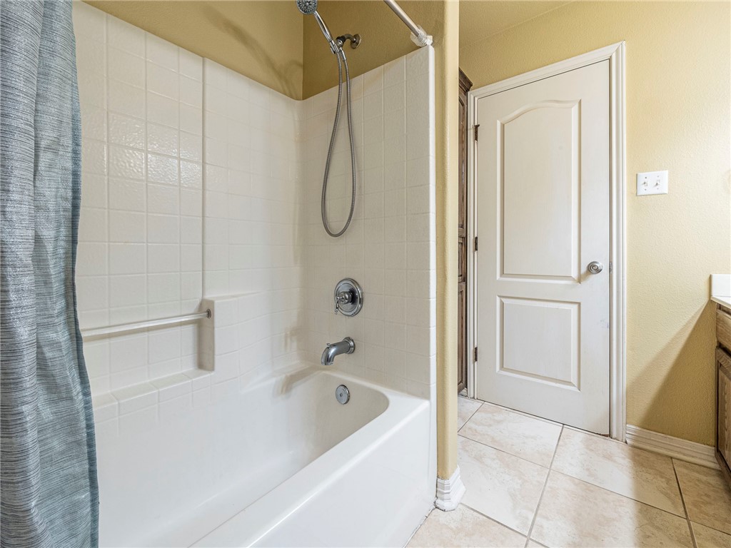 8209 Rock Crest Dr Property Photo 6