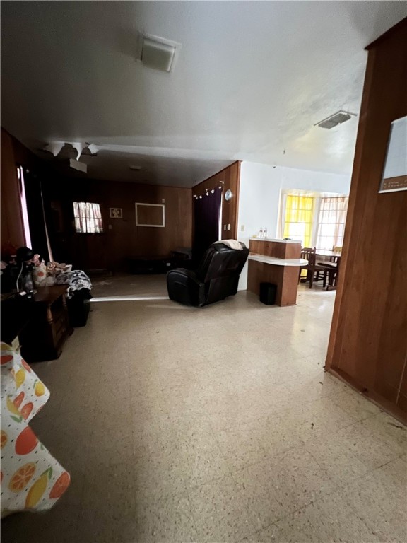 1109 Washington Dr Property Photo 3
