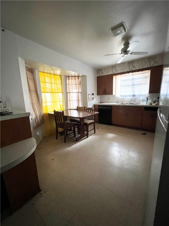 1109 Washington Dr Property Photo 4