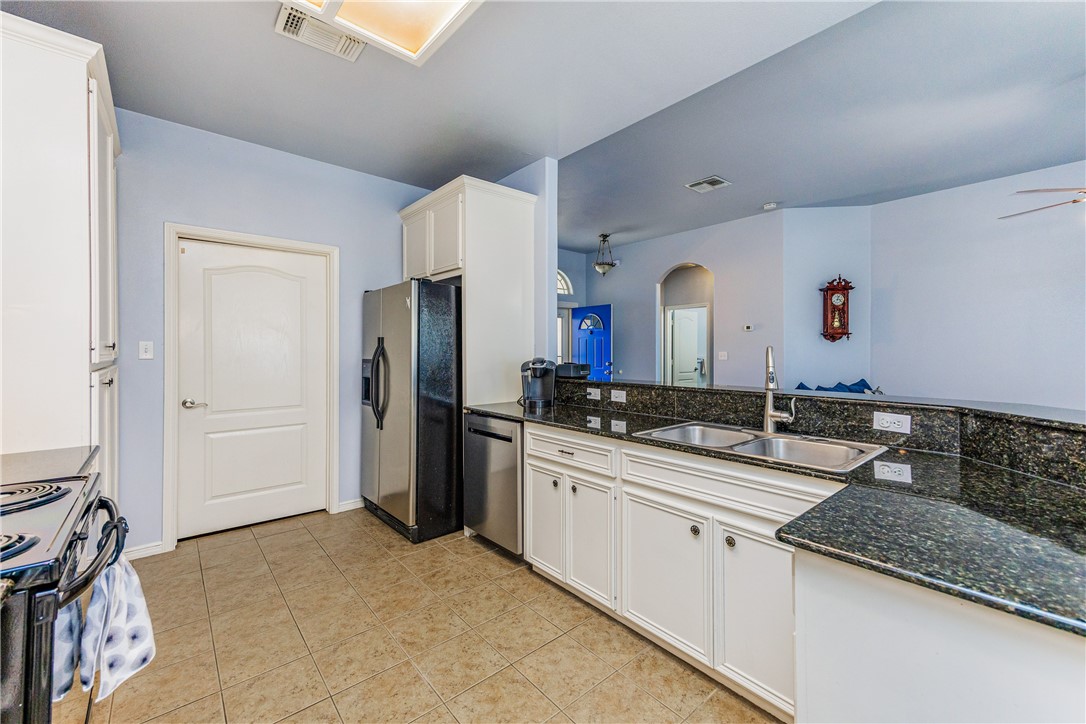 2409 Windblown Dr Property Photo 6