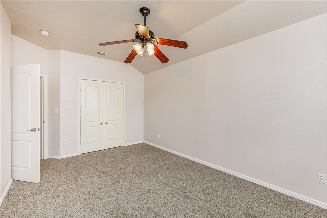 2409 Windblown Dr Property Photo 22