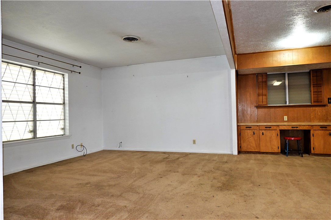 1720 Dallas St Property Photo 3