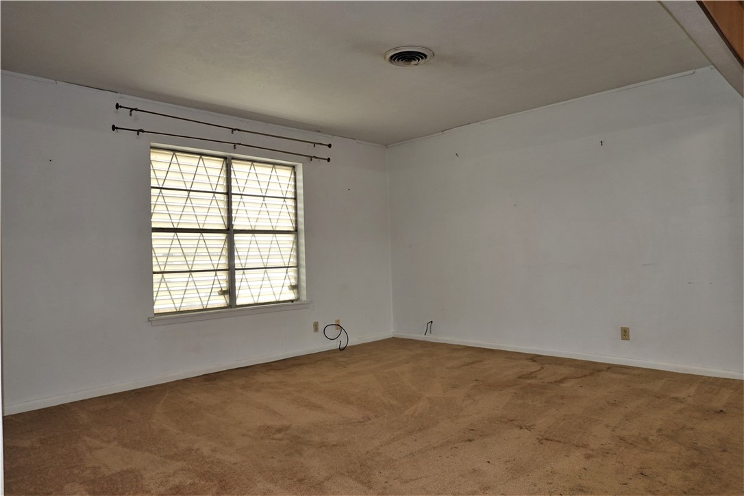 1720 Dallas St Property Photo 4