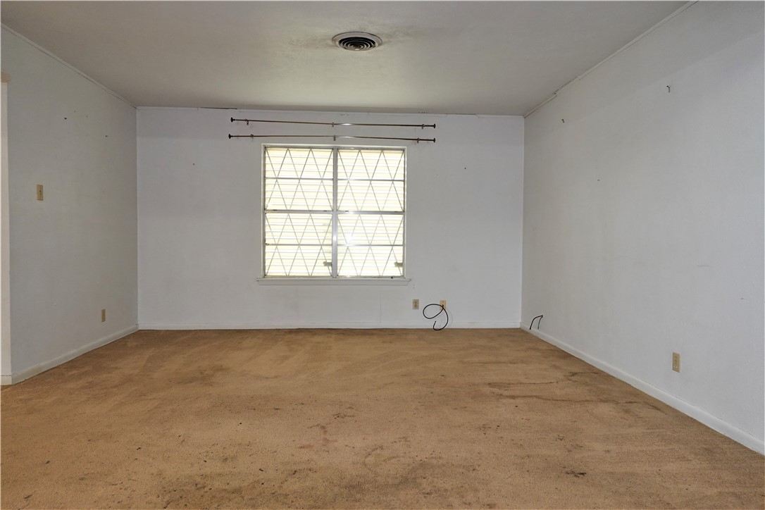 1720 Dallas St Property Photo 8