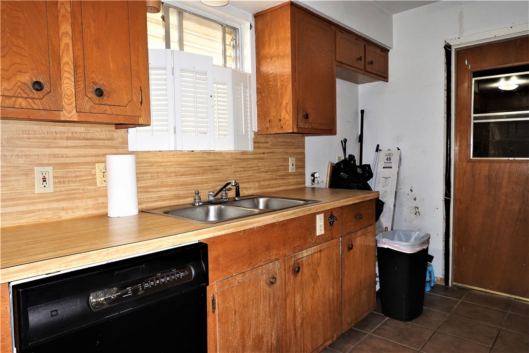 1720 Dallas St Property Photo 16