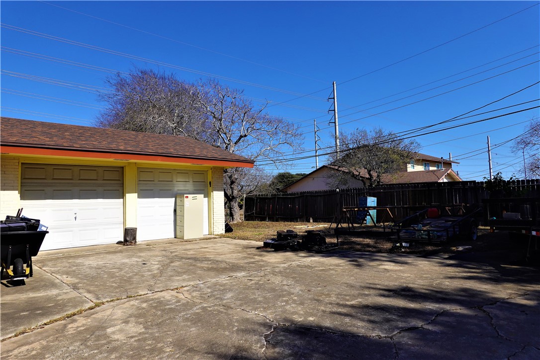1720 Dallas St Property Photo 33