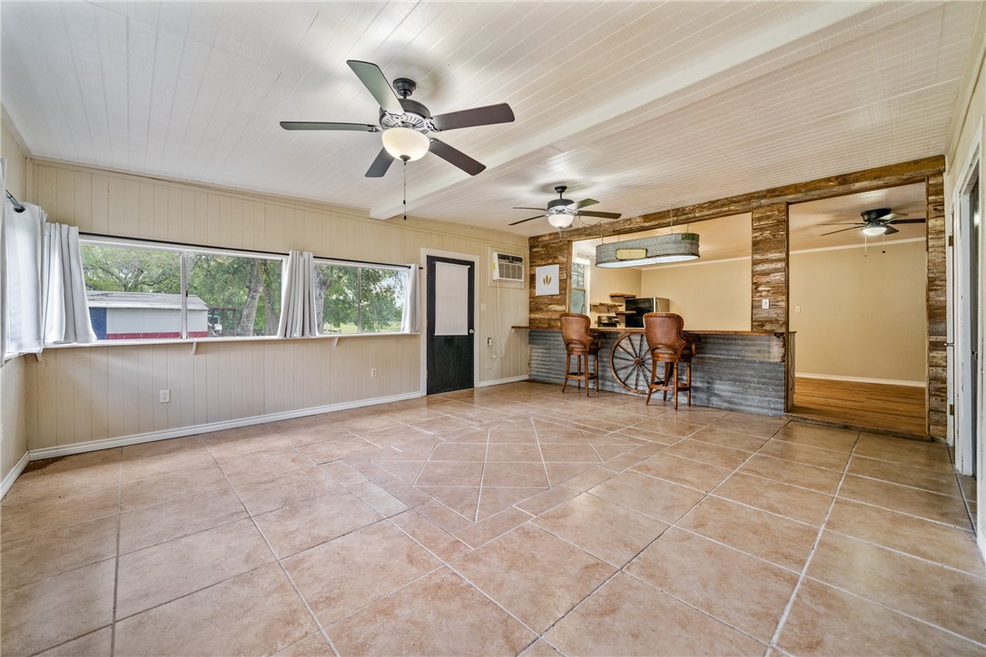141 Horseshoe Clf Property Photo 9