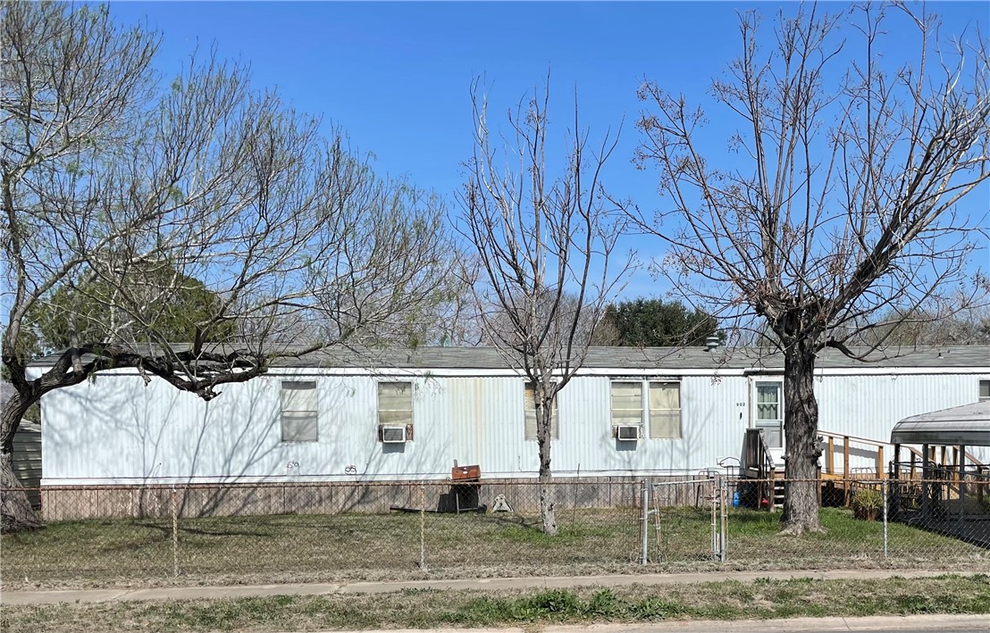 902 Parkwood Pl Property Photo