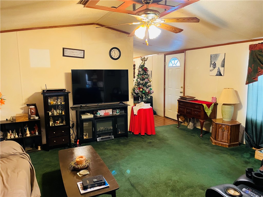 902 Parkwood Pl Property Photo 4