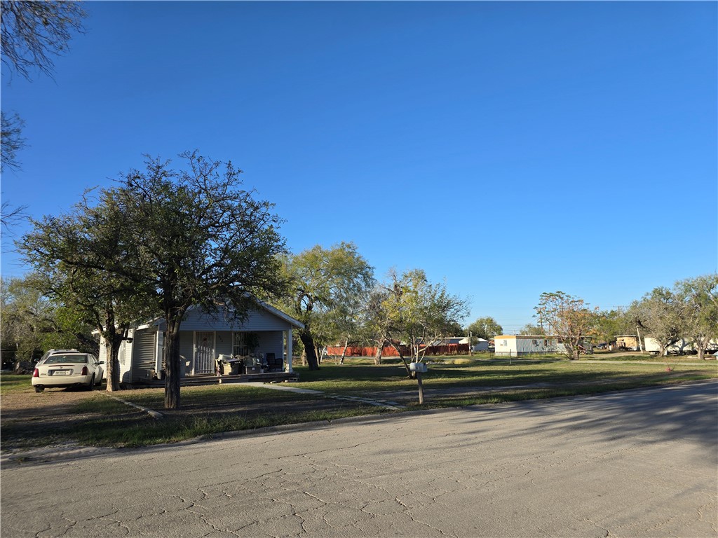 902 Burleson St Property Photo 2