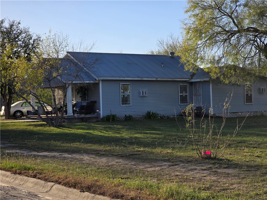 902 Burleson St Property Photo 9
