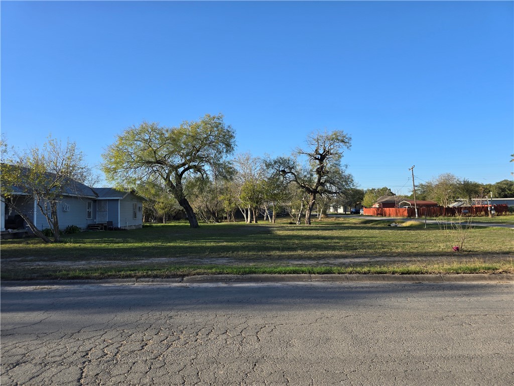902 Burleson St Property Photo 10