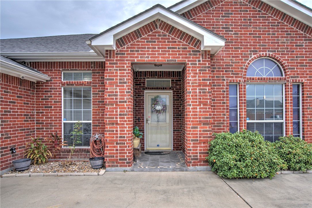 15410 Guadalupe River Dr Property Photo 2