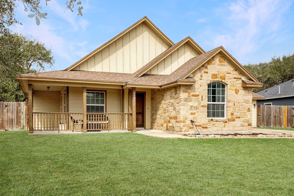 2421 Country Oaks Property Photo 2