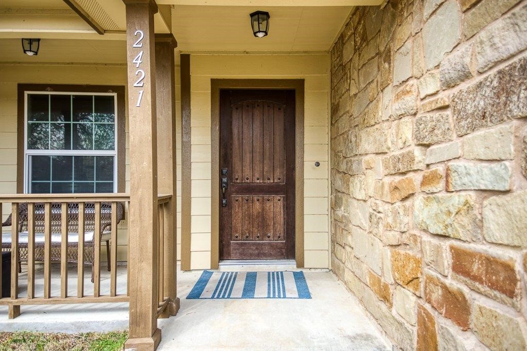 2421 Country Oaks Property Photo 4