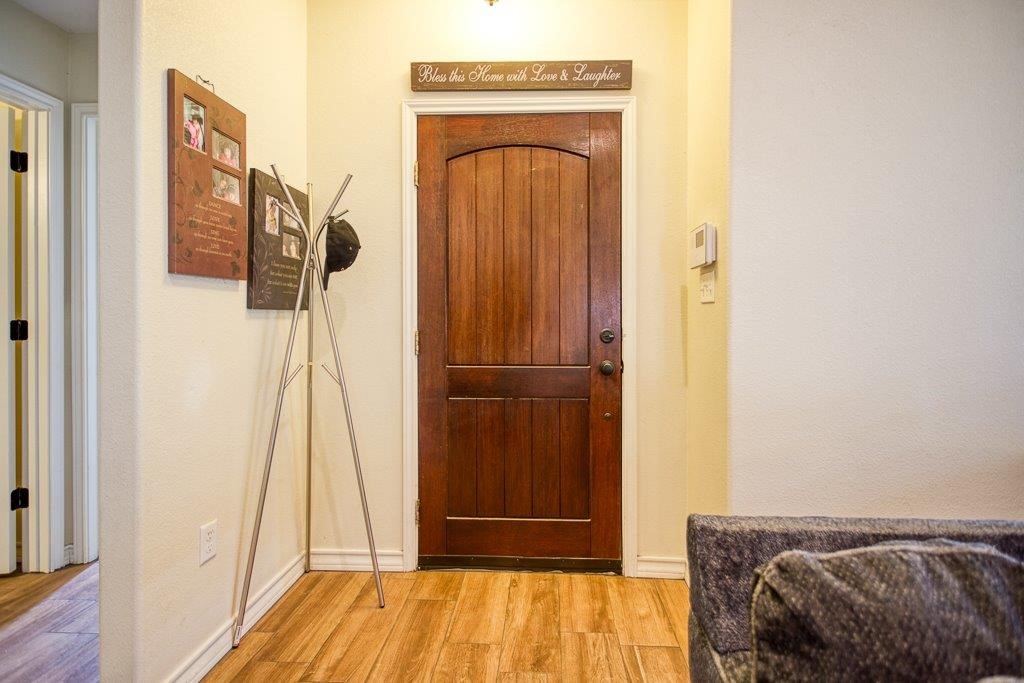 2421 Country Oaks Property Photo 6