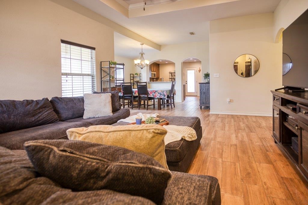 2421 Country Oaks Property Photo 7