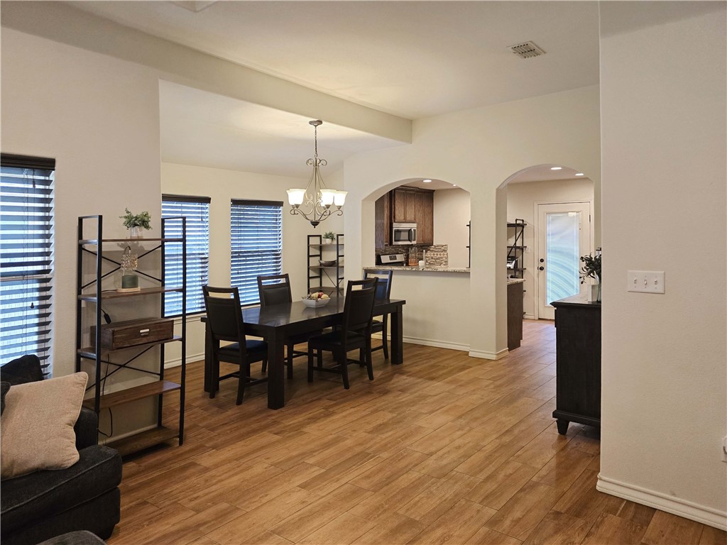 2421 Country Oaks Property Photo 11