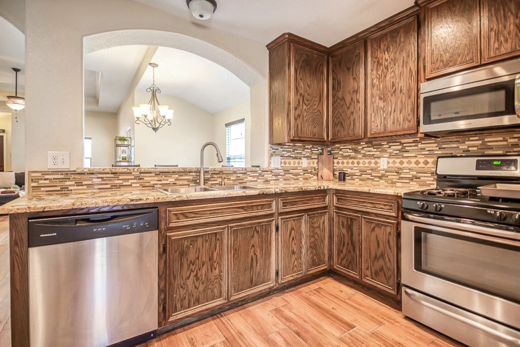 2421 Country Oaks Property Photo 16