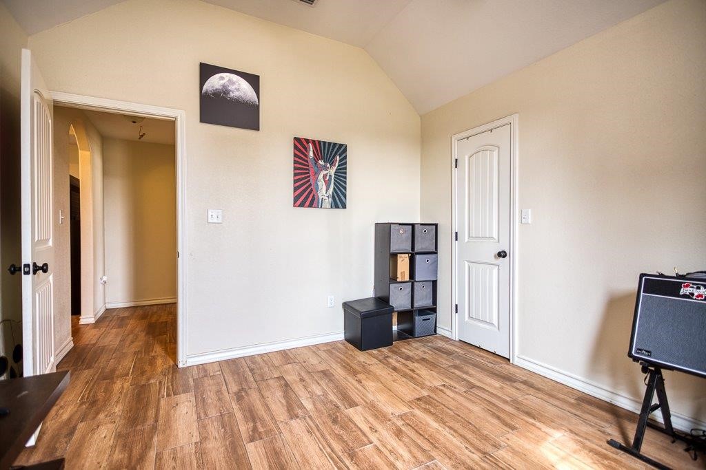 2421 Country Oaks Property Photo 21