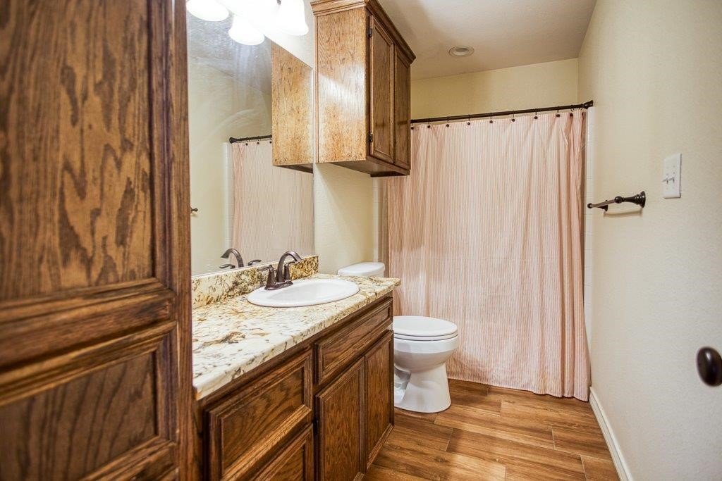 2421 Country Oaks Property Photo 22