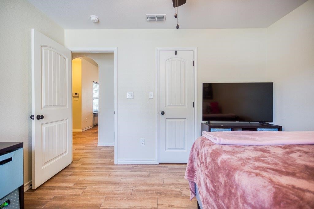 2421 Country Oaks Property Photo 24
