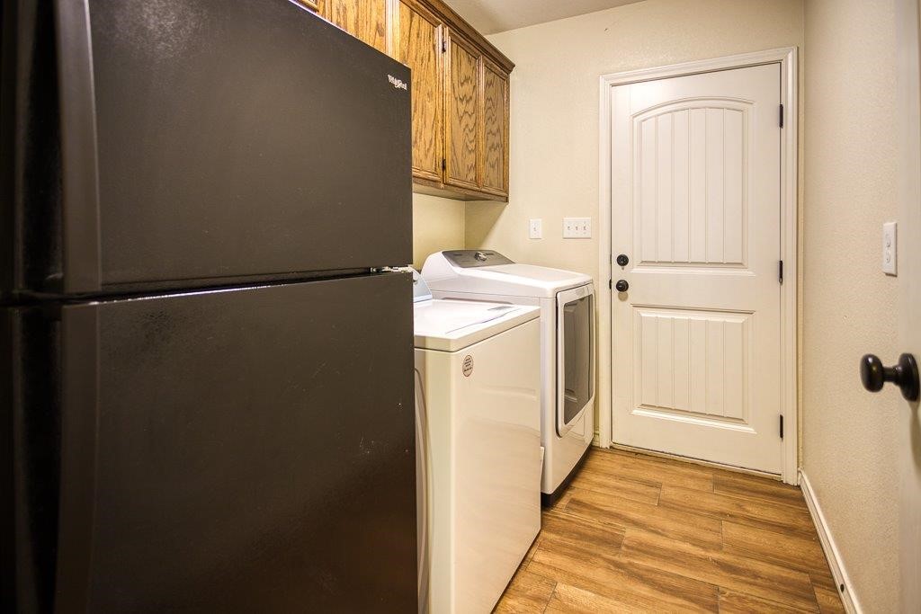 2421 Country Oaks Property Photo 25