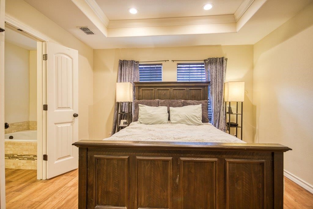 2421 Country Oaks Property Photo 27