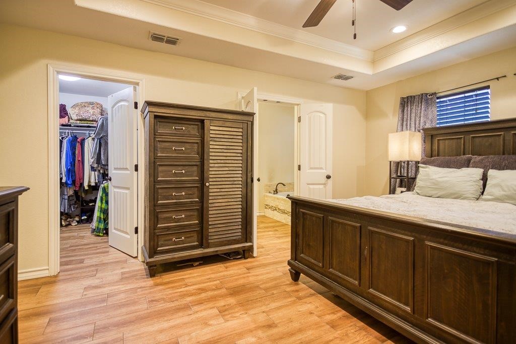 2421 Country Oaks Property Photo 28