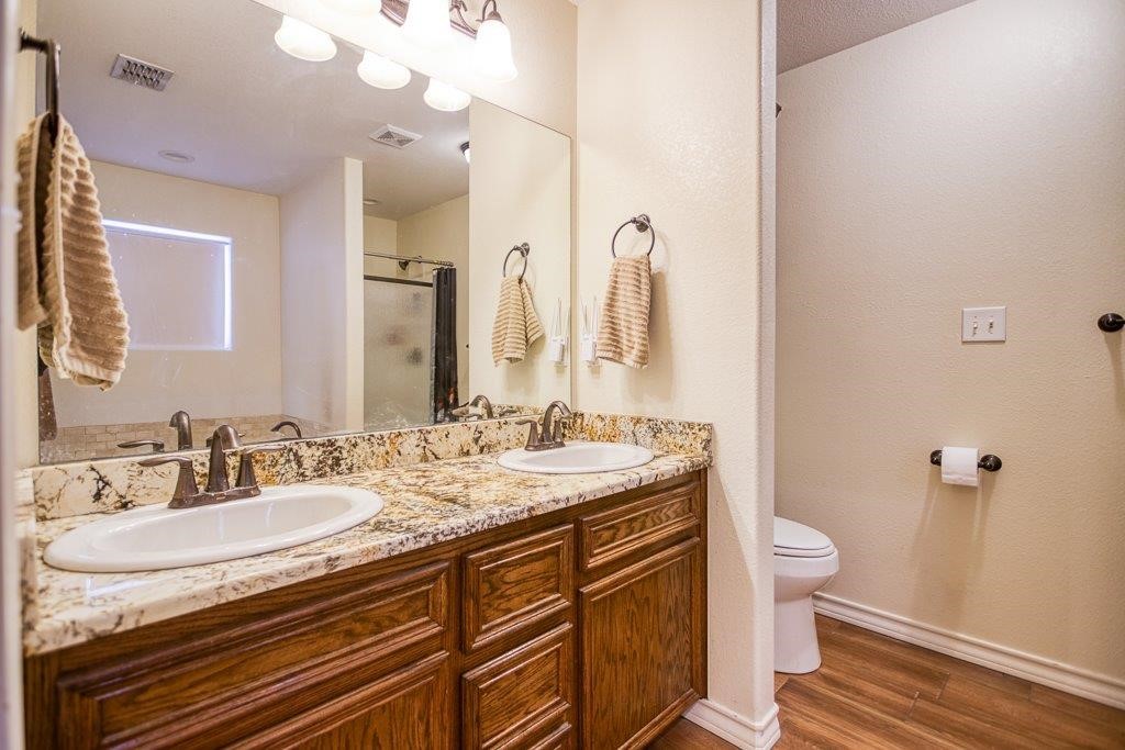 2421 Country Oaks Property Photo 31